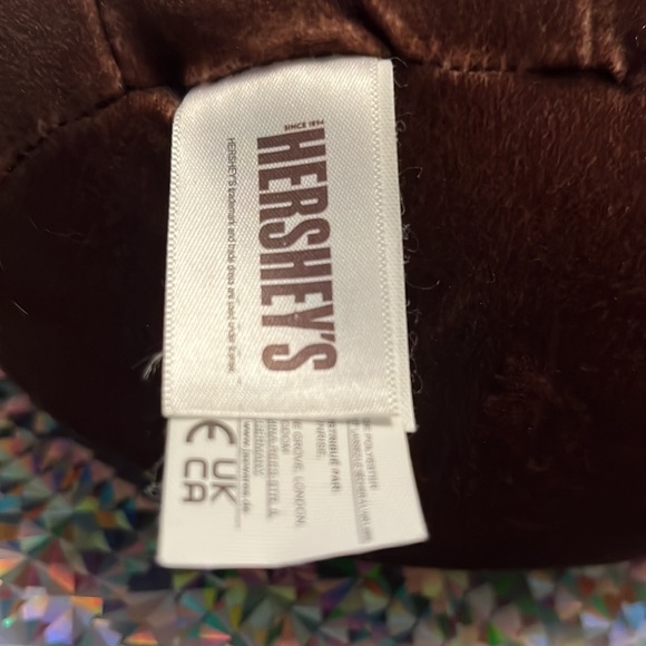 HERSHEYS CHOCOLATE VAMPIRE SQUISHMALLOW - Picture 2 of 4